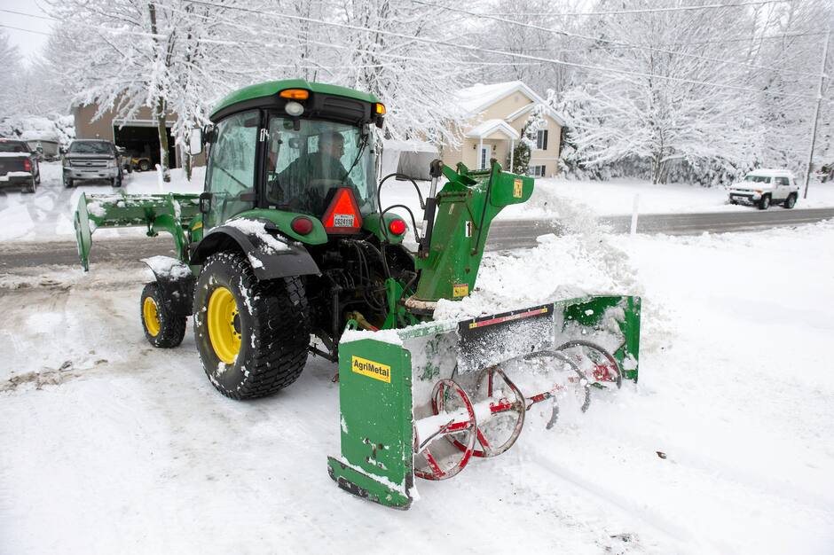 Ultra Neige — Déneigement. Épandage. Soufflage. Grattage.